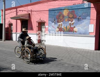 Cholula, Puebla, Stati Uniti. 10th Dec, 2022. Scene di strada a Cholula nello Stato di Puebla, Messico, sabato 10 dicembre 2022. (Credit Image: © Mark Hertzberg/ZUMA Press Wire) Foto Stock