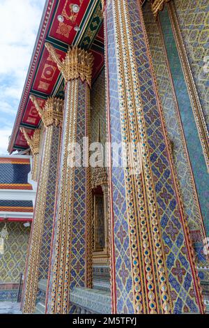 Dettagli di Wat Ratchabophit Sathitmahasimaram Ratchaworawihan, un tempio buddista a Bangkok, Thailandia. Foto Stock