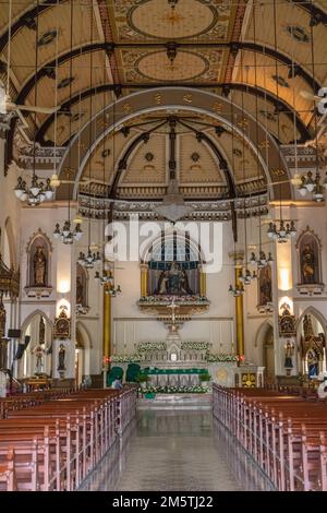 Interno della chiesa del Santo Rosario o della chiesa di Kalawar, chiesa cattolica romana nel distretto di Samphanthawong, Bangkok, Thailandia. Foto Stock