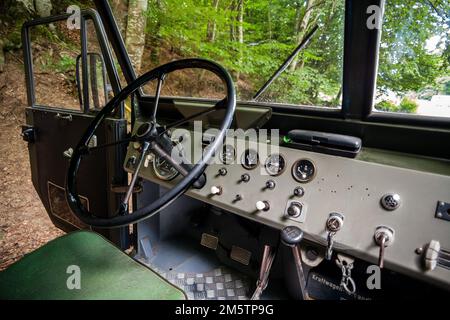 Primo piano di un cruscotto veicolo Hanomag vintage. Foto Stock