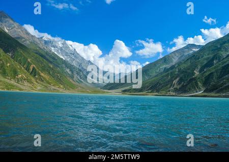 Bellissimo lago Saifulmalook, Naran Valley, Pakistan Foto Stock