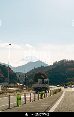 Una vista del Monte Fuji dall'autostrada Foto Stock