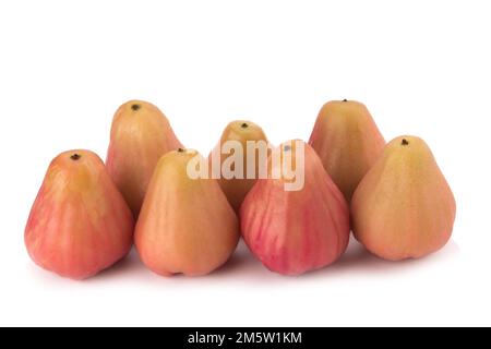 Mele rosa isolate su sfondo bianco. Foto Stock