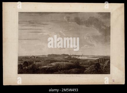 Una vista di Boston sulla strada per Dorchester. Una vista di Roxbury, Boston Harbor, e Boston, Mass. Da un punto panoramico a Roxbury o Dorchester. La città di Boston e il porto di Boston sono mostrati in lontananza. La casa di Shirley-Eustis, la casa del governatore William Shirley e successivamente del governatore William Eustis, a Roxbury è visibile nel terreno centrale. Da J.F.W. Nettuno Atlantico di des Barres.. Siamo uno: Questa scena paesaggistica del 1776, pubblicata nell'atlante marittimo il Nettuno Atlantico, raffigura Boston come appariva ad una persona che si avvicinava alla città da sud. I pastori tendono il loro flo Foto Stock