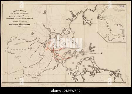 La città di Boston ha migliorato la rete fognaria: Piano che mostra la regione drenata da, e le linee di fognature di intercettazione proposte, anche corso di fognature da serbatoi proposti 1877. Inset: Piano che mostra il corso presunto delle bottiglie. Copia della biblioteca pubblica di Boston dal rapporto del comitato speciale congiunto sul miglioramento della rete fognaria del luglio 1877.. Sotto i nostri piedi: Con un sistema di approvvigionamento di acqua pulita in atto entro la metà del 19th ° secolo, Boston poi si è concentrata sullo smaltimento di acque reflue. Fino alla metà degli anni '1870s, le fognature furono costruite privatamente, ma con un aumento della popolazione e dell'inquinamento, i problemi di drenaggio si profilavano. Questa mappa 1877 ulu Foto Stock