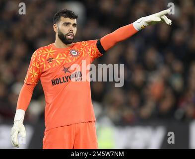 Londra, Inghilterra, 30th dicembre 2022. David Raya di Brentford durante la partita della Premier League al London Stadium, Londra. Il credito dell'immagine dovrebbe essere: Paul Terry / Sportimage Credit: Sportimage/Alamy Live News Foto Stock