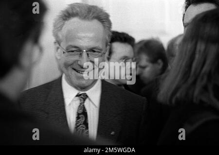 GDR, Berlino, 07. 12. 1989, 1st Tavola rotonda alla Casa Bonhoeffer di Berlino: Manfred Gerlach, politico tedesco, dal 1967 al 1990 LDPD, Presidente Foto Stock