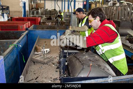 Rifiuti elettronici. Riciclaggio di elettronica da Simi, smantellamento televisions.eindhoven olanda. vvvbvanbree fotografie. Foto Stock