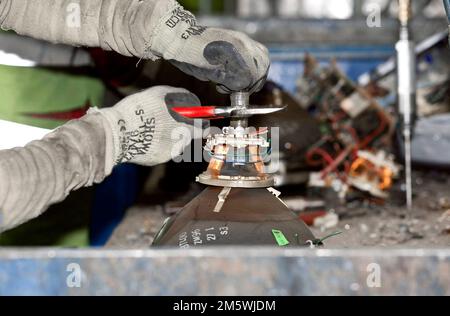 Rifiuti elettronici. Riciclaggio di elettronica da Simi, smantellamento televisions.eindhoven olanda. vvvbvanbree fotografie. Foto Stock