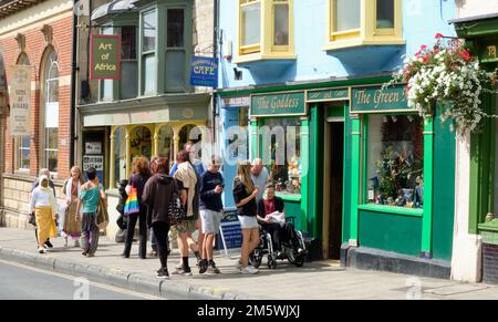 Amanti dello shopping, Glastonbury High Street Foto Stock