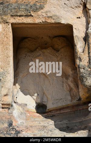 Si ritiene che il Tempio di Aslankaya ad Afyonkarahisar sia stato costruito nel 7th ° secolo. Foto Stock