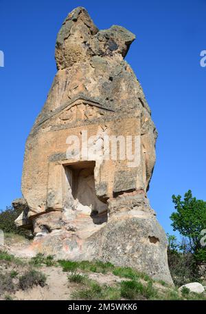 Si ritiene che il Tempio di Aslankaya ad Afyonkarahisar sia stato costruito nel 7th ° secolo. Foto Stock