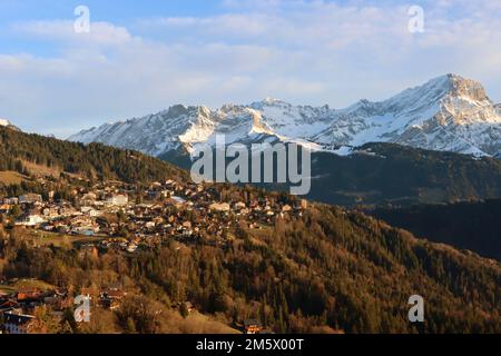 Villars sur Ollon senza neve durante la fine di dicembre 2022. Foto Stock