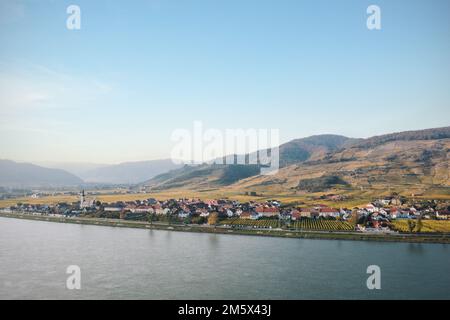 Unterloiben nel Wachau, bassa Austria. Immagine panoramica della famosa regione vinicola. Foto Stock