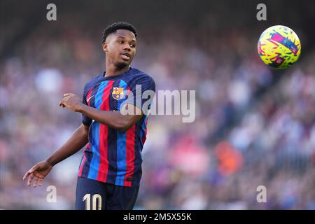 Barcellona, Spagna. 31st Dec, 2022. Ansu dati del FC Barcelona durante la partita la Liga tra il FC Barcelona e il RCD Espanyol ha giocato allo Stadio Spotify Camp Nou il 31 dicembre 2022 a Barcellona, Spagna. (Foto di Sergio Ruiz / PRESSIN) Credit: PRESSINPHOTO SPORTS AGENCY/Alamy Live News Foto Stock