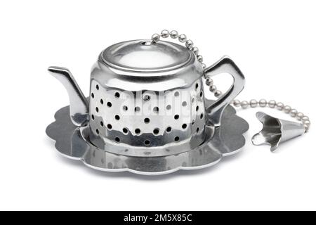 Succhieruola da tè a forma di teiera isolata su sfondo bianco Foto Stock