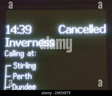 Glasgow, Scozia, Regno Unito 31st dicembre 2022. Meteo britannico: Il tempo annulla i treni e influisce sui servizi nella stazione Queen Street per edimburgo per le celebrazioni hogmanay. Credit Gerard Ferry/Alamy Live News Foto Stock