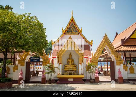 Il Wat Phanom Yong la città Ayutthaya nella provincia di Ayutthaya in Thailandia, Thailandia, Ayutthaya, novembre 2022 Foto Stock