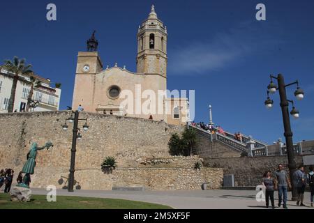 Una chiesa nel centro di Sitges, Spagna Foto Stock