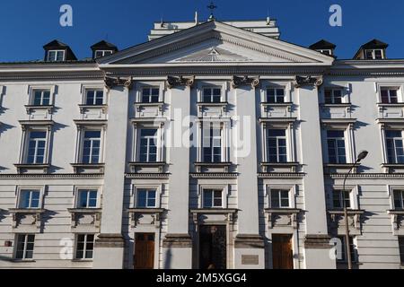 La facciata di Aleksander Zelwerowicz Accademia Nazionale di Arte drammatica nel centro storico di Varsavia, Polonia Foto Stock