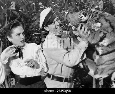 Devera Burton, Ron Randell, on-set of the Film, 'Omoo-Omoo the Shark God', Screen Guild Productions, 1949 Foto Stock