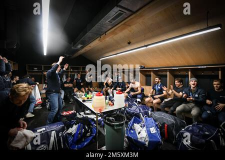 Davos, Svizzera. 31st Dec, 2022. 31.12.2022, Davos, Eistadion Davos, Spengler Cup Final: HC Sparta Praha - HC Ambri-Piotta, Ambri festeggia la vittoria (Andrea Branca/SPP-JP) Credit: SPP Sport Press Photo. /Alamy Live News Foto Stock