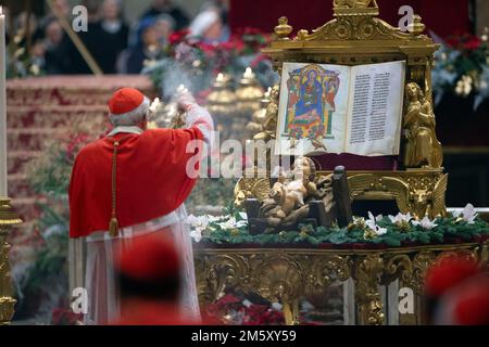 Vaticano, Vaticano. 31st Dec, 2022. Italia, Roma, Vaticano, 2022/12/31.Papa Francesco celebra i primi Vespri e te Deum, rito del ringraziamento per la fine dell'anno, nella Basilica di San Pietro in Vaticano fotografia di Alessia Giuliani/Catholic Press Photo . LIMITATO ALL'USO EDITORIALE - NESSUN MARKETING - NESSUNA CAMPAGNA PUBBLICITARIA. Credit: Independent Photo Agency/Alamy Live News Foto Stock