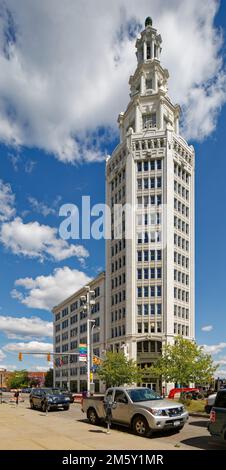 La storica Torre elettrica è ricoperta di terracotta bianca ed è uno degli edifici più alti di Buffalo. Foto Stock