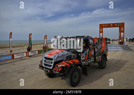 504 VERSTEIJNEN Victor Willem Corne (nld), VAN DER SANDE Andreas Wilhelmus Michel Marius (nld), VAN DAL Teun (nld), BOSS Machinery Team de Rooy, Iveco, Trucks, azione durante la cerimonia di partenza del podio della Dakar 2023, il 31 dicembre 2022 presso Yanbu, Arabia Saudita - Foto: Gigi Soldano /DPPI/LiveMedia Foto Stock