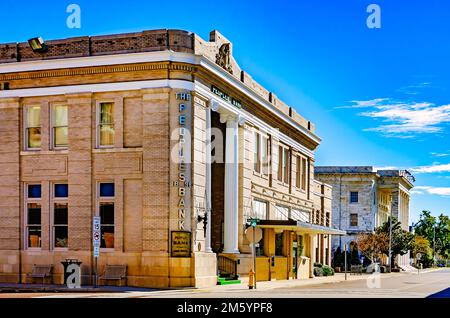 La Peoples Bank è raffigurata all'incrocio tra Lameuse Street e Howard Avenue, il 28 dicembre 2022, a Biloxi, Mississippi. Foto Stock