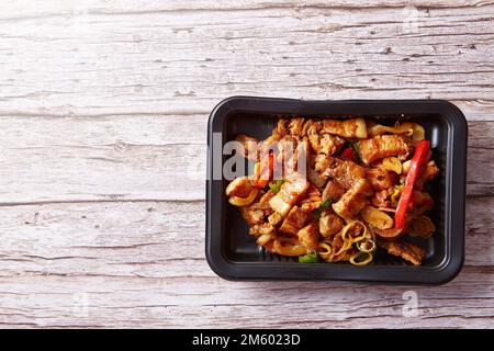Carne e verdure fritte speziate Foto Stock
