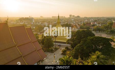 Vientiane, Laos. 1st Jan, 2023. Questa foto aerea mostra che Luang Stupa a Vientiane, Laos, il 1 gennaio 2023. Credit: Kaikeo Saiyasane/Xinhua/Alamy Live News Foto Stock