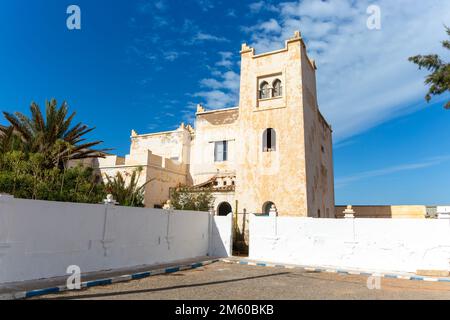 Architettura Art Deco edificio coloniale spagnolo, Sidi Ifni, Marocco, Nord Africa Foto Stock