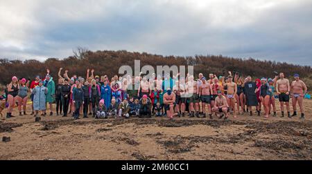 Longniddry Bents, East Lothian, Scozia, Regno Unito. 1st gennaio 2023. Doddie Aid Dook ospitato dal picnic Box. L'evento ha avuto inizio alle 10,3am:00. La manifestazione raccoglie fondi per la Fondazione My Name’5 Doddie che investe nella ricerca di trattamenti significativi per la malattia di Motor Neuron (MND).nel corso degli ultimi 2 anni, l'evento ha visto oltre 30.000 partecipanti coprire 4 milioni di miglia e raccogliere oltre £2 milioni di dollari per la Fondazione.Credit: ArchWhite/alamy Live News. Foto Stock