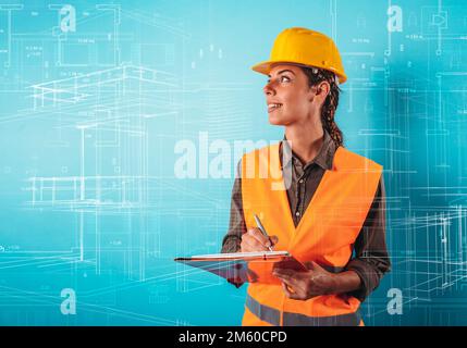 Uomo sicuro architetto con un casco arancione fa uno schizzo Foto Stock