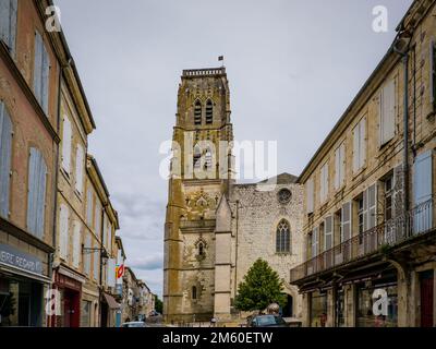 Il campanile della cattedrale Saint Gervais Saint Protais nella piccola città di Lectoure nel sud della Francia (Gers) Foto Stock