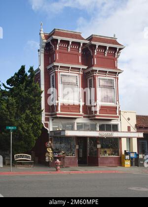 uno dei molti bei vecchi edifici sulla strada principale nella piccola cittadina di ferndale california Foto Stock
