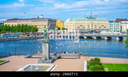 STOCCOLMA, SVEZIA - 10 GIUGNO 2022: Statua di Sun Singer al parco Stromparteren di Stoccolma, Svezia Foto Stock