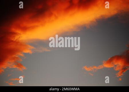 Fuoco nel cielo - un bellissimo tramonto Foto Stock