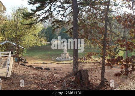 EMINENCE, MISSOURI, USA - 8 NOVEMBRE 2016 giardini del Eagle’s Landing River Resort Foto Stock