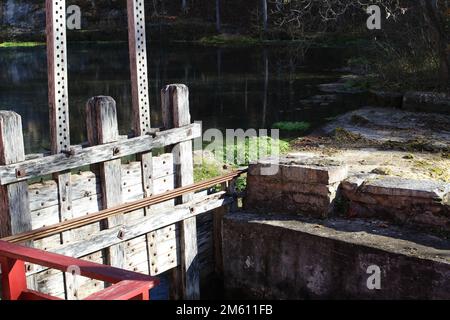 EMINENCE, MISSOURI, USA - NOVEMBRE 9 2016 Ozark National Scenic Riverways, Alley Spring dettaglio della porta chiusa Foto Stock