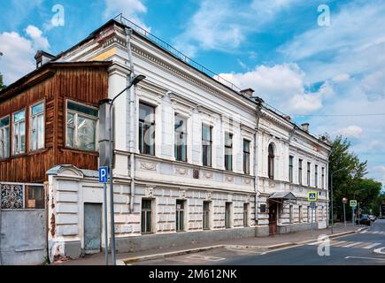 Bolshoi Drovyanoy Lane, l'ex residenza cittadina del Tatarnikov, 19th ° secolo, monumento architettonico: Mosca, Russia - 14 agosto 2022 Foto Stock