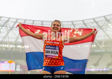 Marlou van Rhijn festeggia la vittoria dell'oro T44 200m ai Campionati mondiali di Para Athletics 2017 nello stadio di Londra, nel Regno Unito. Bandiera olandese. Lama Babe Foto Stock