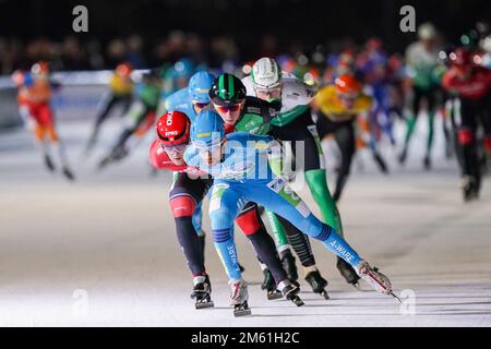 AMSTERDAM, PAESI BASSI - Gennaio 1: Sjoerd den Hertog del team Royal A-ware durante i Campionati nazionali Marathon Speed Skating a Jaap Eden IJsbaan il 1 Gennaio 2023 ad Amsterdam, Paesi Bassi (Foto di Andre Weening/Orange Pictures) Foto Stock