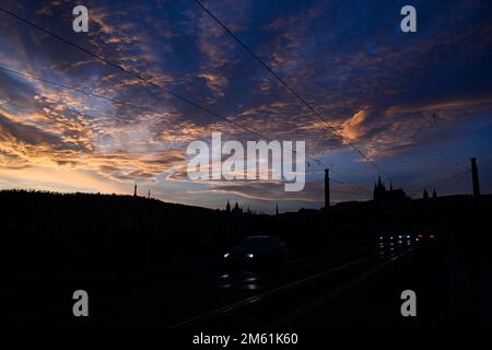 Praga, Repubblica Ceca. 01st Jan, 2023. Sun set a Praga, Repubblica Ceca, 1 gennaio 2023. Credit: Ondrej Deml/CTK Photo/Alamy Live News Foto Stock