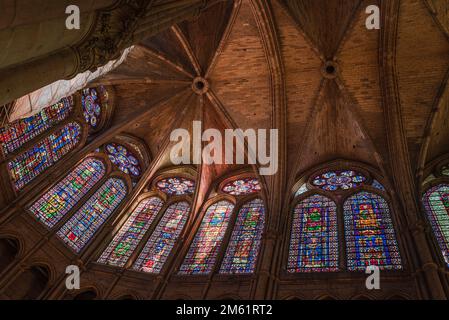 Reims (Marne, Champagne-Ardenne, Francia) - interno della cattedrale in stile gotico. Foto Stock