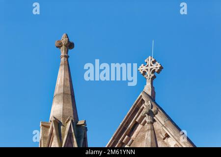 St Louis la Chiesa Cattolica Romana è la terza ad essere costruita sul sito. La chiesa è nota per le sue vetrate e campanile a vista con orologio. Foto Stock