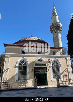 La Moschea di Zuhtu Pasha, situata a Kadikoy, in Turchia, è stata costruita nel 1883. Foto Stock