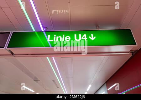 Indicazioni per la stazione della metropolitana, Vienna, Austria Foto Stock