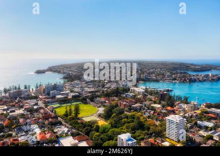 North Shore residenziale ricco sobborgo Manly a Sydney sulla costa del Pacifico a North Head - paesaggio urbano aereo. Foto Stock
